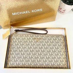 Michael Kors Jet Set Charm Large Cluth Wristlet Gift Box